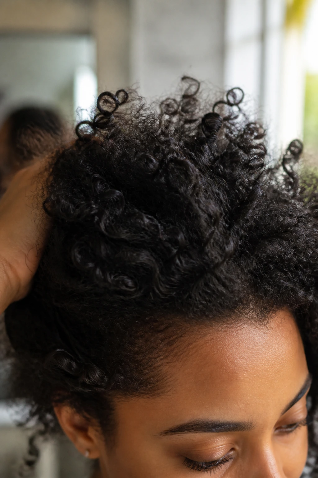 Close-up of crown roots showing airiness and lift in 3b curls