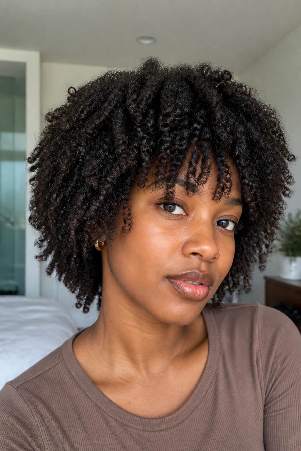 Close-up of a person with braid-out ready shag showing perimeter length for braid-outs.