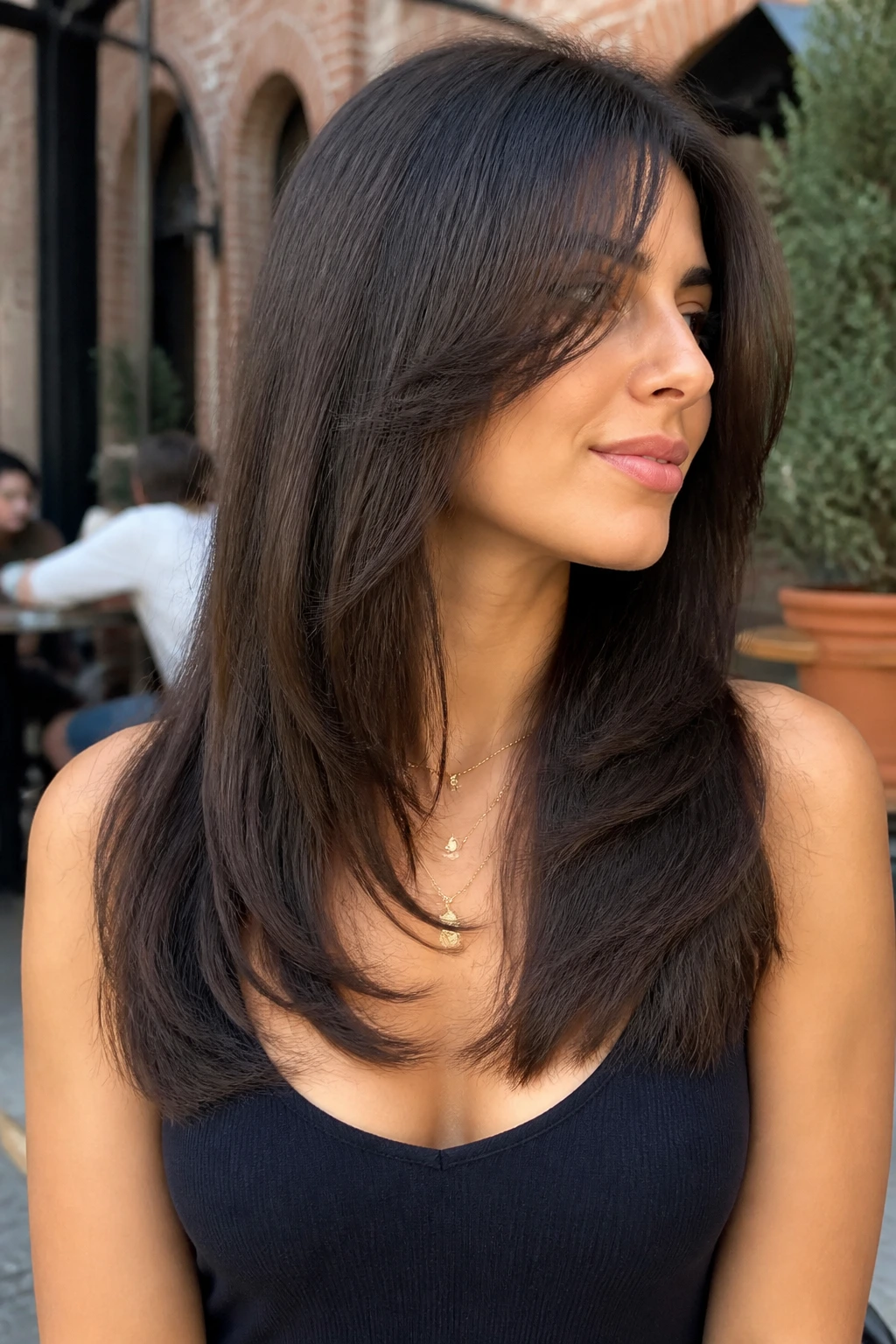 Close-up of a real woman with straight butterfly-cut hair and crisp layers