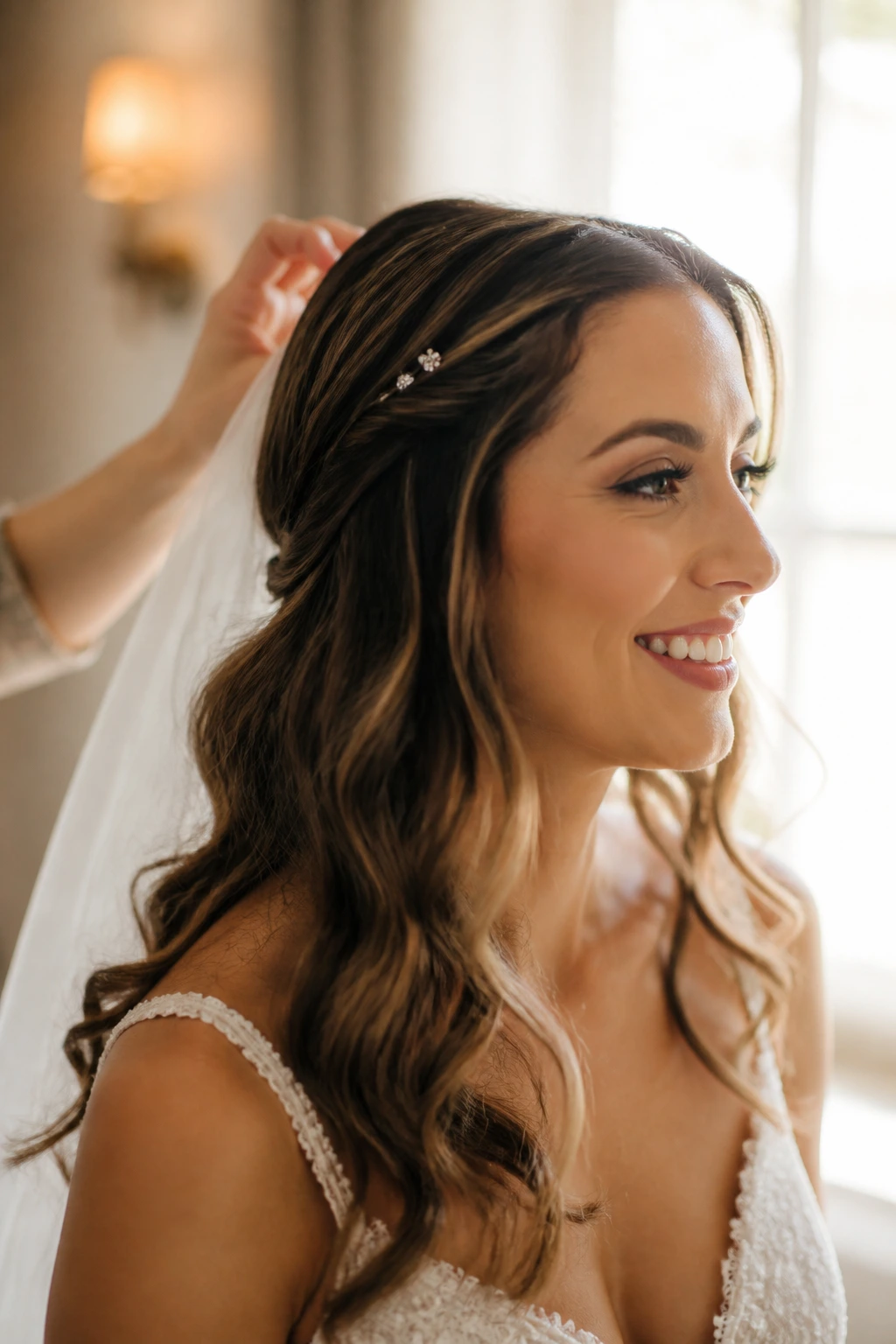 Bride with refreshed waves and discreet pins