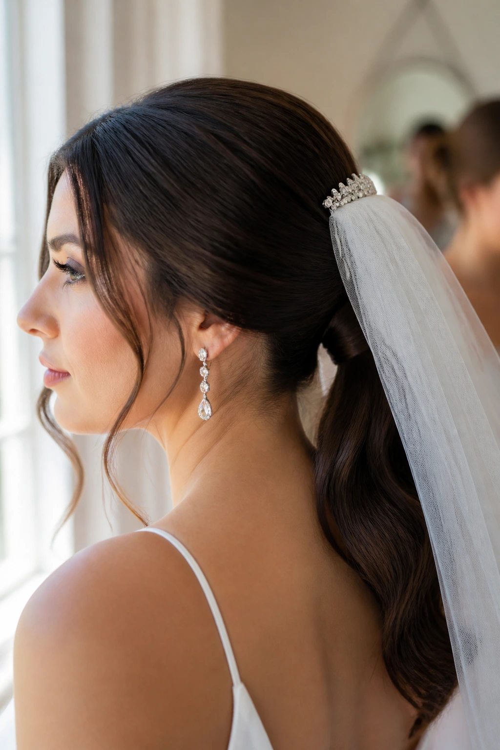 Real woman with veil-friendly low ponytail