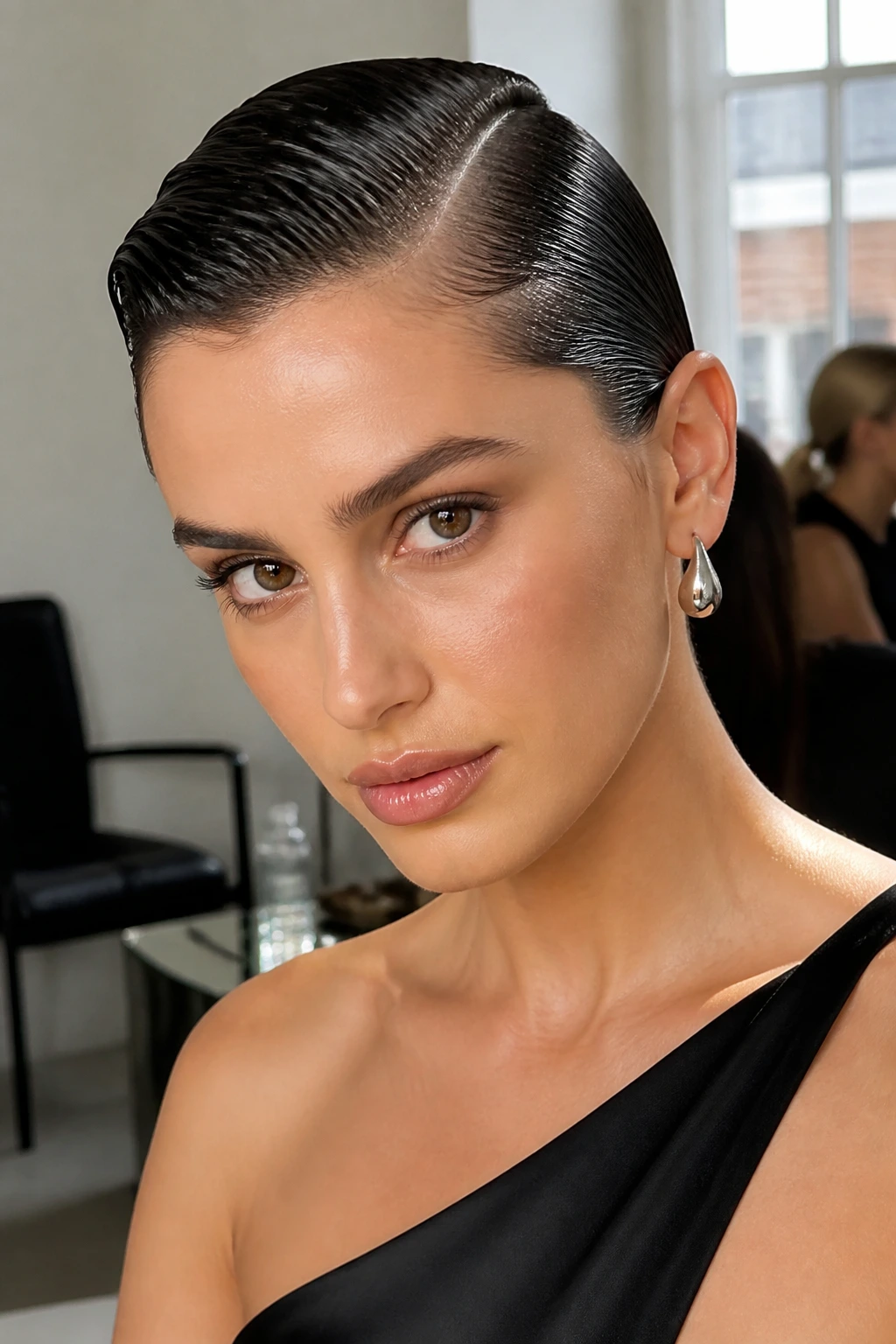 Close-up of Wet-Look Side Part on a real woman with glossy hair